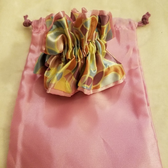 VERY RARE!!! 🍃MINT🍃READ🖤Coach Silk Scrunche 🖤RARE🖤 - Picture 4 of 8